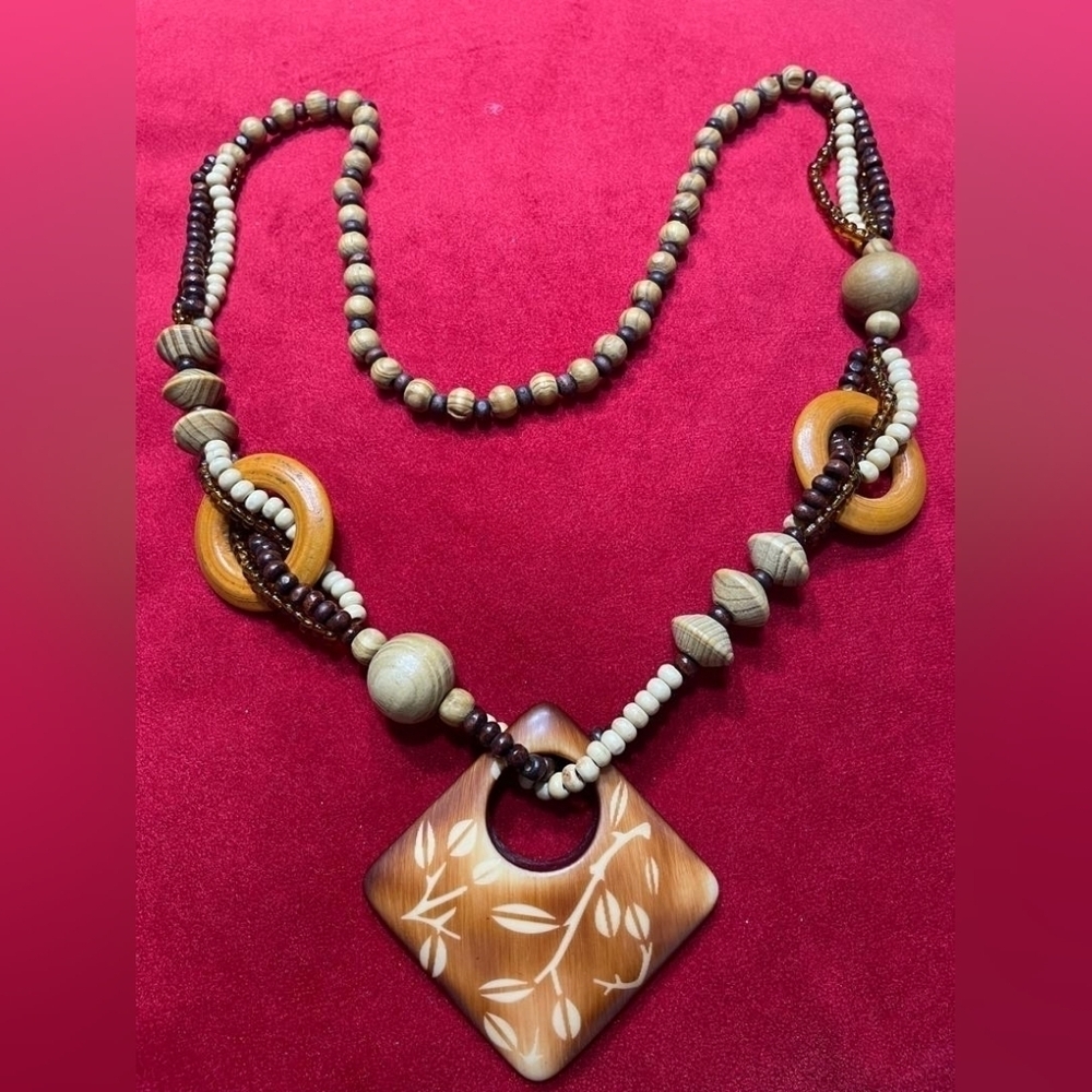 Women's long necklace Made with wood.
